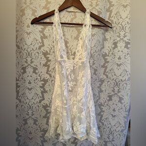 VICTORIA’S SECRET Elegant White Lace Sleepwear